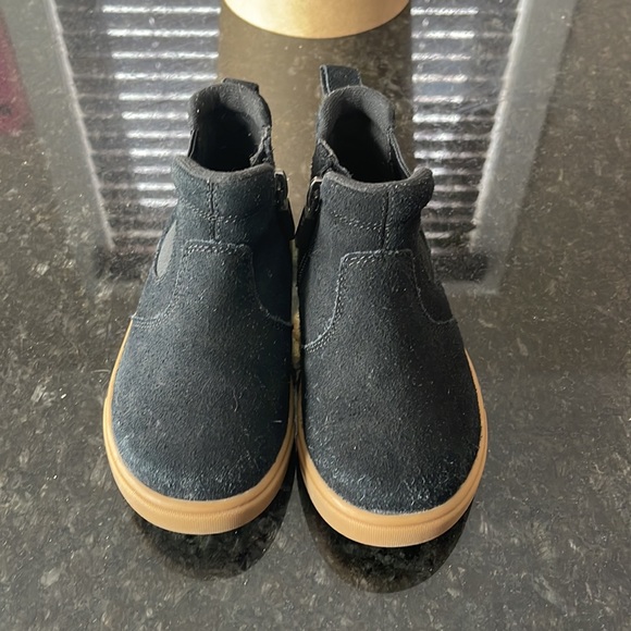 Gently used Ugg boots - Picture 2 of 6